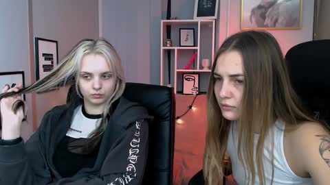 Snapshot of anna_sunshines chatting on 12/16/24, 01:43 Anna pvt is open online show from 12/16/24, 01:43