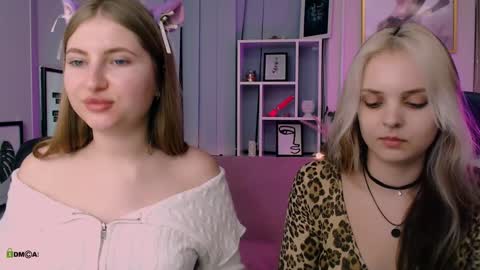 Snapshot of anna_sunshines chatting on 12/23/24, 11:25 Anna pvt is open online show from 12/23/24, 11:25