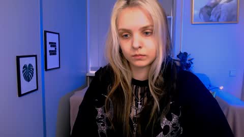 Snapshot of anna_sunshines chatting on 01/07/25, 10:32 Anna pvt is open online show from 01/07/25, 10:32