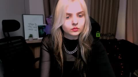 Snapshot of anna_sunshines chatting on 01/20/25, 02:25 Anna pvt is open online show from 01/20/25, 02:25