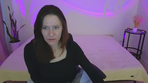 annaabels online show from 10/13/25, 04:56