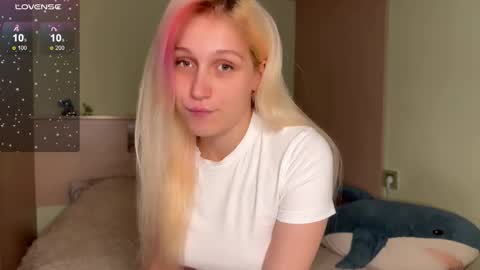 Snapshot of annabel_myr chatting on 09/13/25, 11:10 Annabel online show from 09/13/25, 11:10