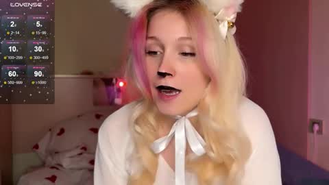 Snapshot of annabel_myr chatting on 10/31/25, 04:08 Annabel online show from 10/31/25, 04:08