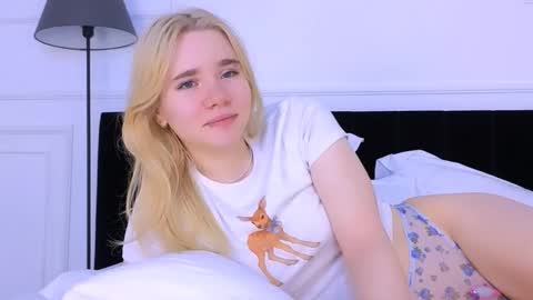 AnnaBelle online show from 10/30/25, 02:35