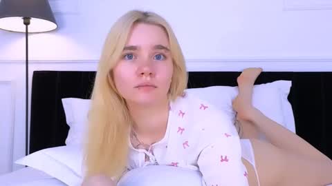 AnnaBelle online show from 11/08/25, 08:14