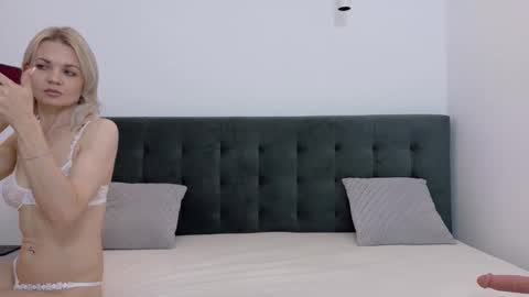 Anna online show from 12/15/25, 04:11