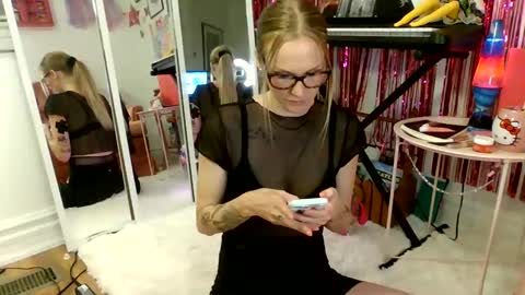 annadelrae444 online show from 09/19/25, 03:19