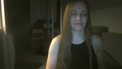 Snapshot of annadiamond1 chatting on 12/19/25, 12:39 annadiamond1 online show from 12/19/25, 12:39