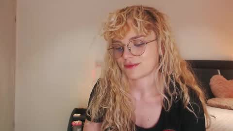 annaevv online show from 02/19/26, 04:19