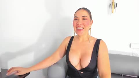 Snapshot of annajaimes chatting on 02/04/26, 01:11 Annalu online show from 02/04/26, 01:11