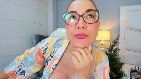 Snapshot of annajaimes chatting on 07/14/26, 02:05 Annalu online show from 07/14/26, 02:05