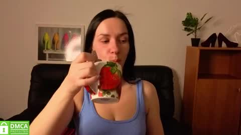 Snapshot of annakillian_kiss chatting on 05/25/26, 05:24 Anna online show from 05/25/26, 05:24