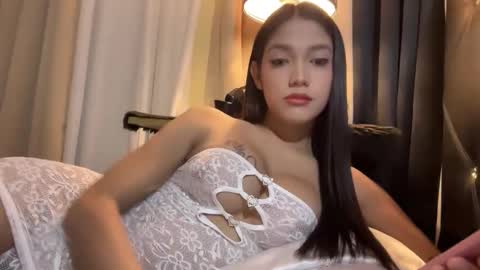 Snapshot of annalolaxoxo chatting on 01/10/26, 08:27 AshyElliston online show from 01/10/26, 08:27