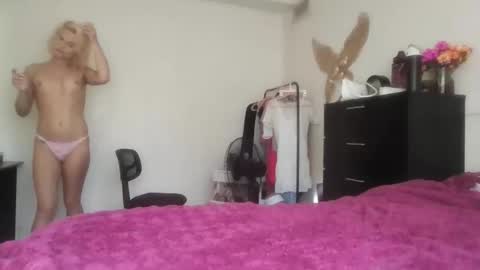 Snapshot of annamarrie777 chatting on 11/15/25, 07:32 AnnaMarrie online show from 11/15/25, 07:32