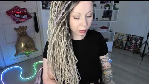 Anna online show from 05/20/26, 10:32