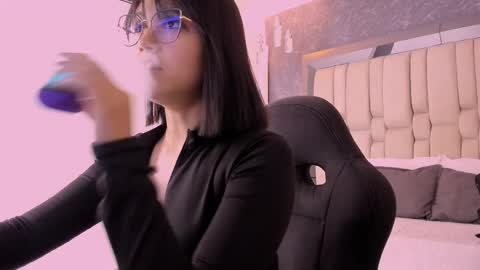 Annara Lein online show from 11/26/25, 12:00