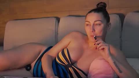 annasplash online show from 10/07/25, 06:32