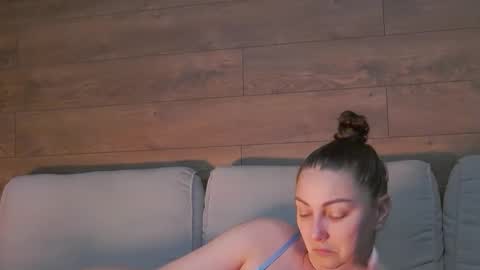 annasplash online show from 04/22/26, 03:42