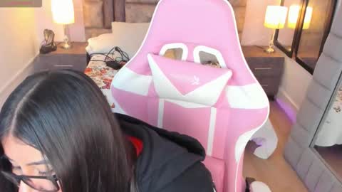 Anna online show from 01/13/26, 12:32