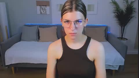 Snapshot of annathorne chatting on 05/25/26, 03:34 Im Anna online show from 05/25/26, 03:34