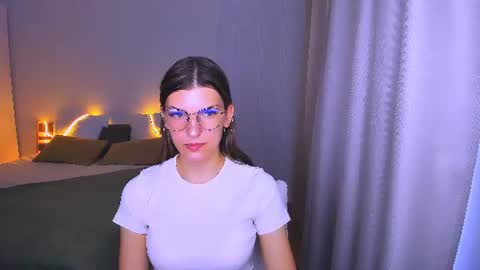 Snapshot of annathorne chatting on 06/13/26, 03:26 Im Anna online show from 06/13/26, 03:26