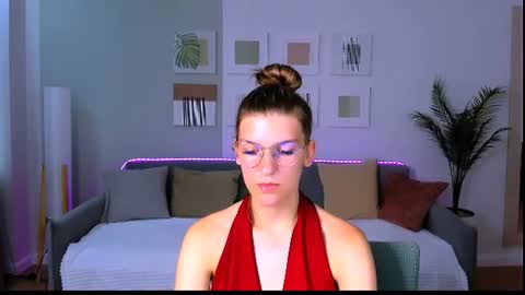 Snapshot of annathorne chatting on 06/25/26, 05:12 Im Anna online show from 06/25/26, 05:12