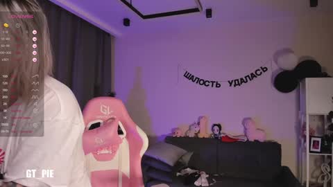 Anna online show from 01/01/25, 07:21