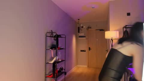 Anna online show from 10/10/25, 06:07