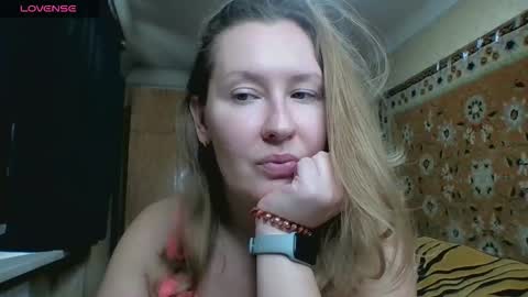 Snapshot of annaxlovers chatting on 10/27/25, 10:19 AnnaXLovers online show from 10/27/25, 10:19