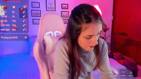 Snapshot of anne_bloom_ chatting on 12/12/24, 11:25 Anne online show from 12/12/24, 11:25