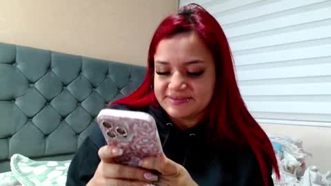 Snapshot of anne_julienne chatting on 01/31/25, 11:24 online show from 01/31/25, 11:24