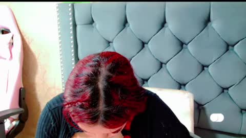 Snapshot of anne_julienne chatting on 02/15/25, 02:47 online show from 02/15/25, 02:47