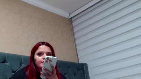 Snapshot of anne_julienne chatting on 09/17/25, 12:34 online show from 09/17/25, 12:34