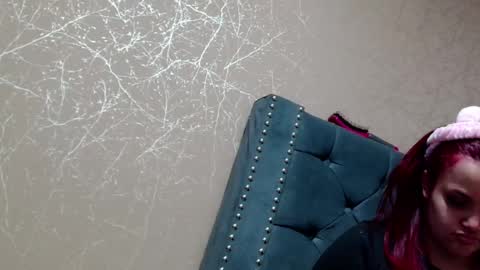 Snapshot of anne_julienne chatting on 10/17/25, 01:53 online show from 10/17/25, 01:53