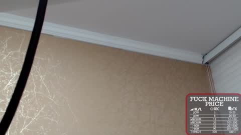 Snapshot of anne_julienne chatting on 10/17/25, 10:34 online show from 10/17/25, 10:34