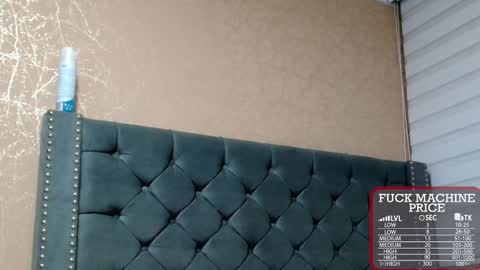 Snapshot of anne_julienne chatting on 11/14/25, 01:26 online show from 11/14/25, 01:26