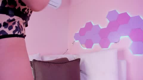 anne_millerr online show from 06/05/26, 12:00