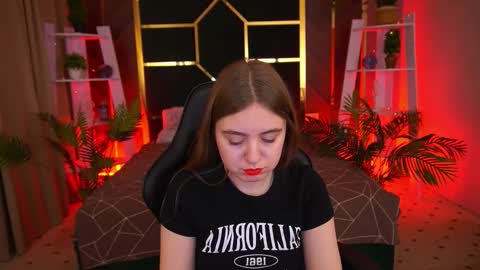 Snapshot of anneeexx chatting on 12/17/25, 08:20 anneeexx online show from 12/17/25, 08:20