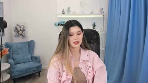 Snapshot of annetli chatting on 11/18/25, 07:29 annetli online show from 11/18/25, 07:29