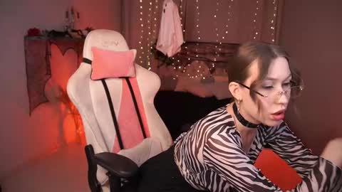 Snapshot of annettelane chatting on 10/21/25, 06:25 Anna online show from 10/21/25, 06:25