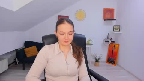 annewilsonn online show from 04/30/26, 12:22