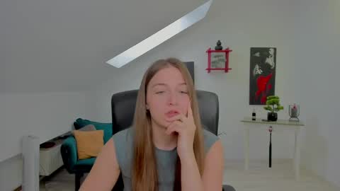 annewilsonn online show from 05/18/26, 06:41