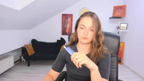 annewilsonn online show from 06/02/26, 10:39
