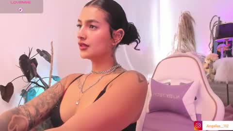 Snapshot of anngel_1 chatting on 06/25/26, 04:00 Angel online show from 06/25/26, 04:00