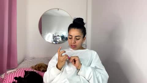 Snapshot of anngela01 chatting on 11/05/25, 05:29 anngela online show from 11/05/25, 05:29