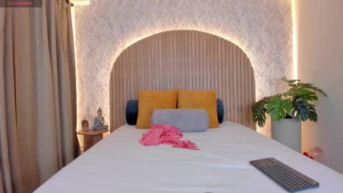 Annhya  online show from 10/23/25, 04:12