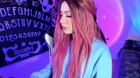 Snapshot of anni_420_ chatting on 12/10/24, 04:24 Nikoll online show from 12/10/24, 04:24