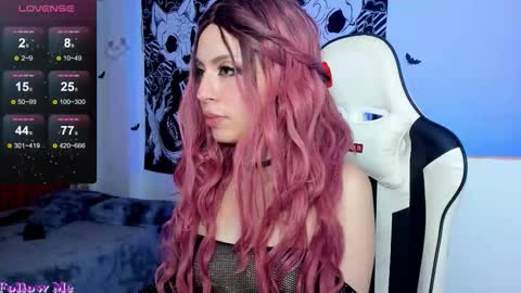 Snapshot of anni_420_ chatting on 10/22/25, 04:13 Nikoll online show from 10/22/25, 04:13