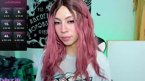 Snapshot of anni_420_ chatting on 10/29/25, 08:16 Nikoll online show from 10/29/25, 08:16