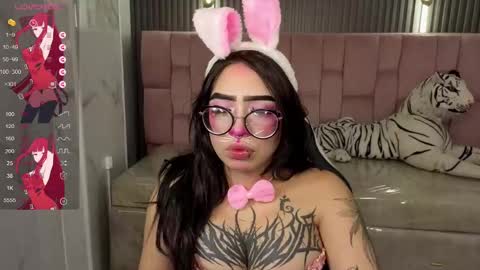 Snapshot of anni_acker_b chatting on 10/31/25, 01:45 Anni acker b online show from 10/31/25, 01:45